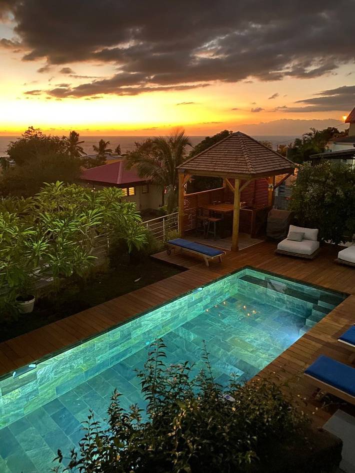 Villa pour 8 personnes, avec terrasse ainsi que jardin et piscine