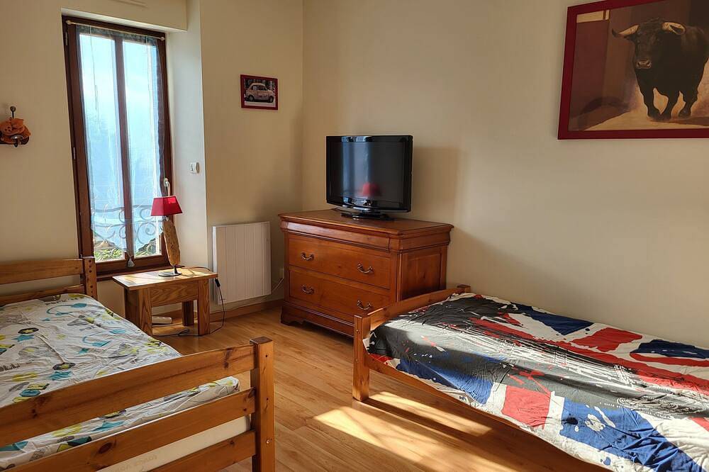 Appartement entier, Duplex avec jardin et grande piscine à Aix-Les-Bains(Tresserve). in Tresserve, Région de Chambéry