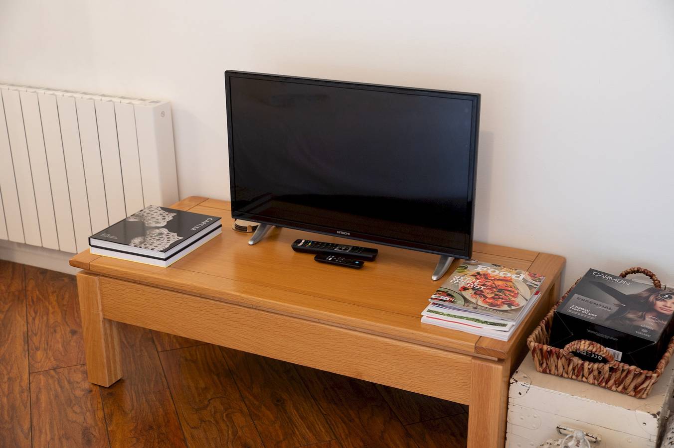 Entire apartment, City-chic central studio near station, Kingston - Pass the Keys in Kingston upon Thames, London