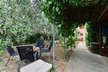 Villa for 5 People in Vir, Dalmatia, Photo 2