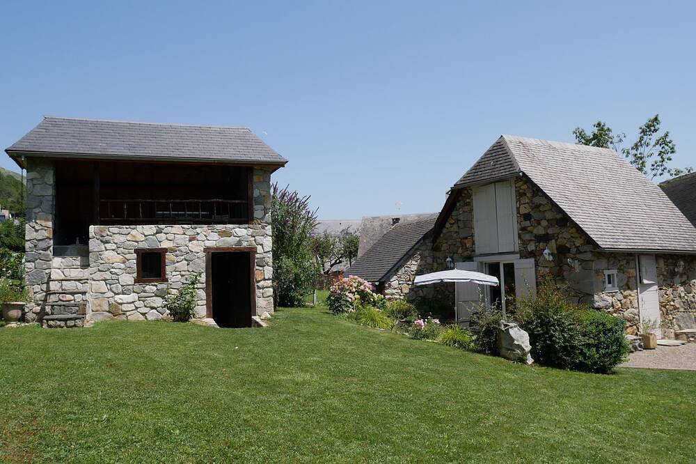 Charmantes Steinhaus mit Kamin, ideal für coocooner in Aucun, Nationalpark Pyrenäen