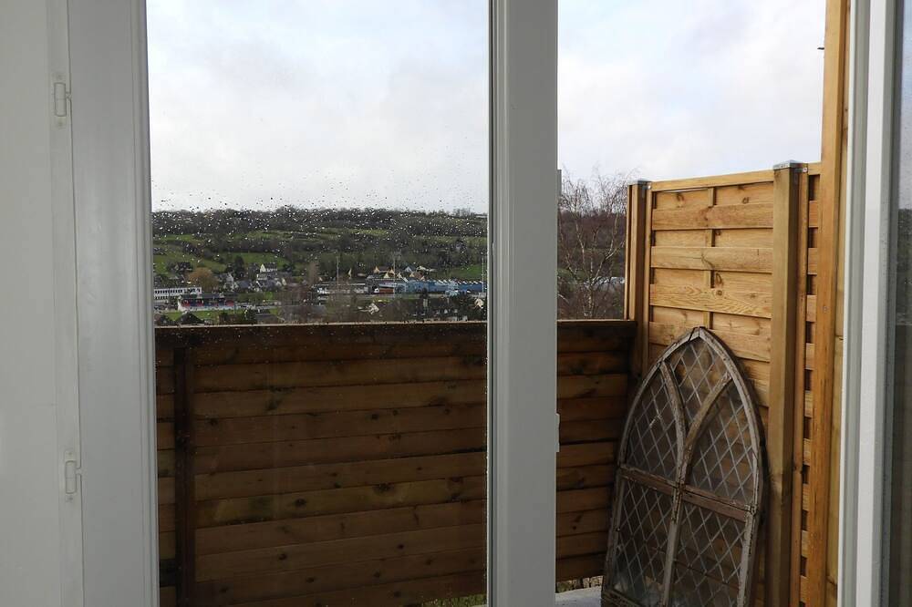 Entire apartment, Adorable apartment, completely renovated, bright, 8m² terrace, lovely view. in Lisieux, Lisieux region