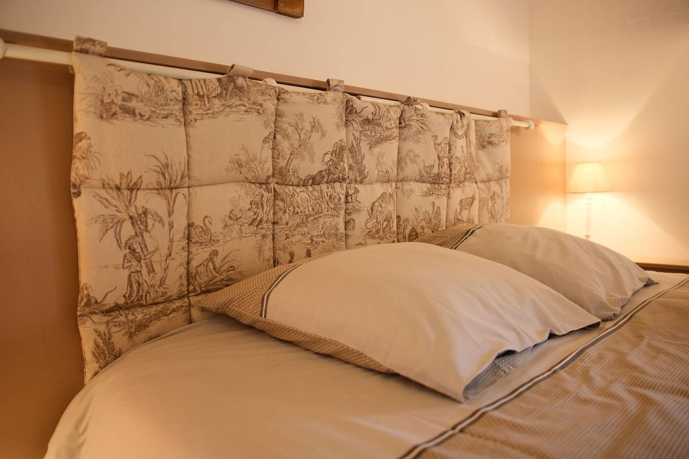 Chambre d’hôtes « Castanea, Le Grenier » avec terrasse partagée, jardin partagé et Wi-Fi in Les Epesses, Vallée de la Loire