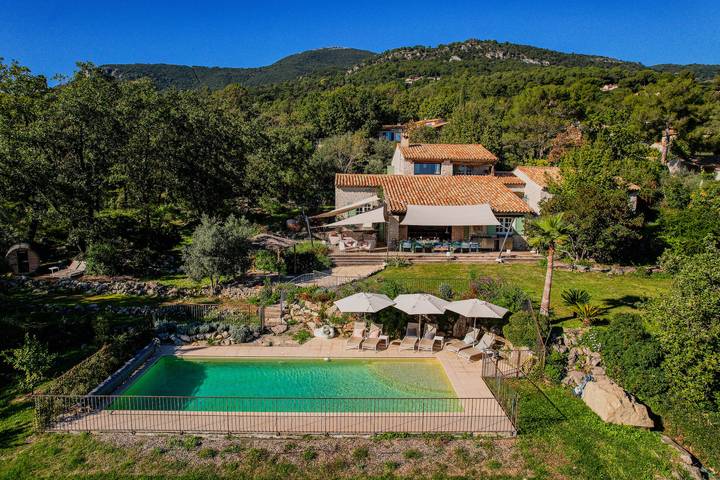 Villa pour 15 personnes, avec Terrasse et Jardin ainsi que Piscine et Sauna à Tourrettes-sur-Loup