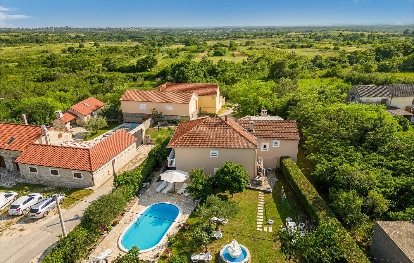 Ferienhaus für 8 Personen mit Terrasse in Poličnik, Zadar
