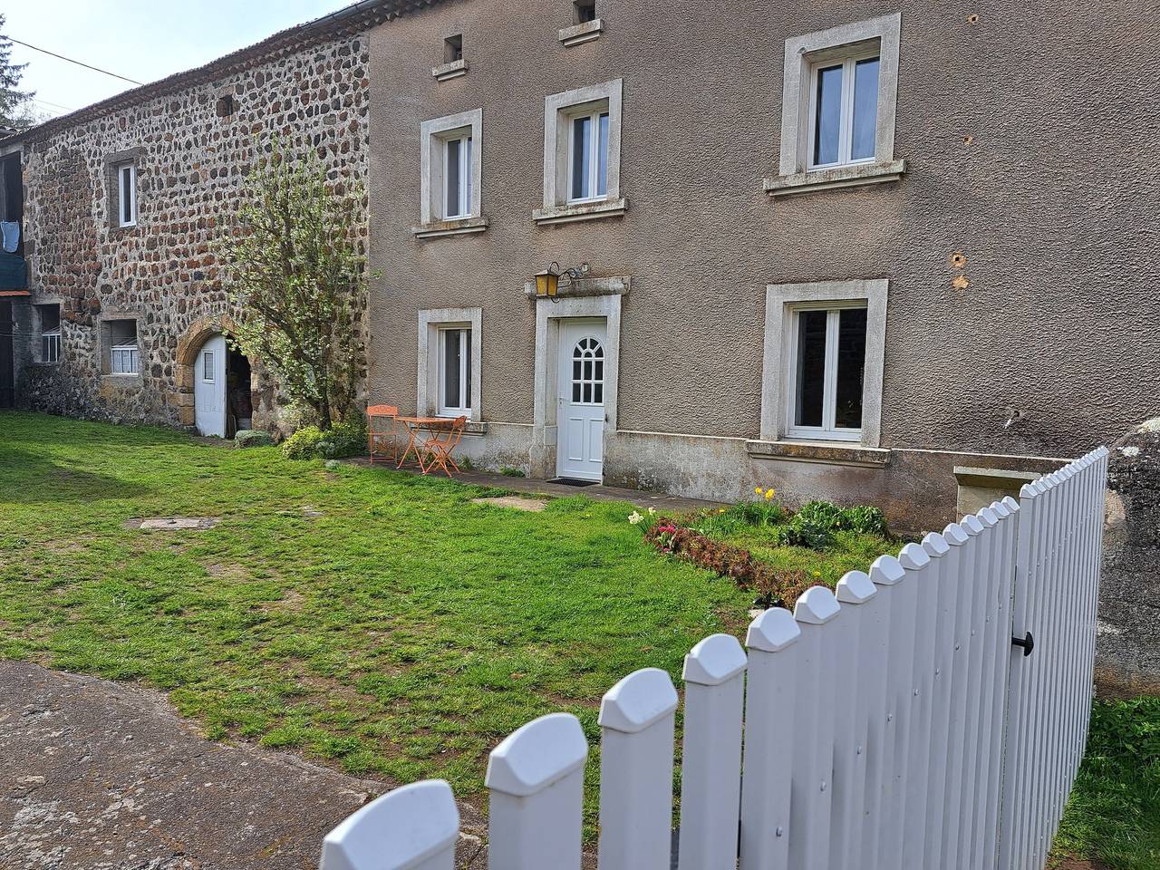 Maison  « Ancienne Ferme Typique »  jardin privé  in Landos, Haute-Loire