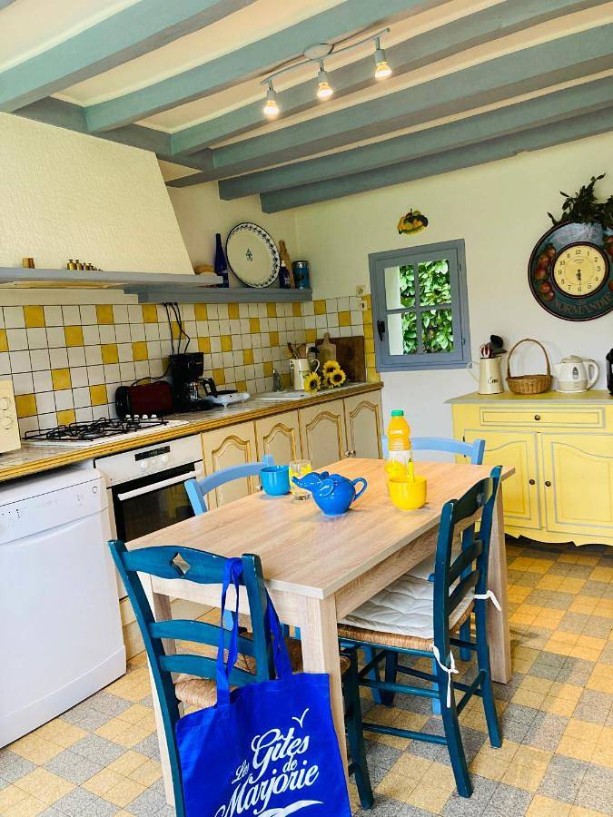 Gîte pour 5 personnes, avec jardin dans Thil-Manneville - 3