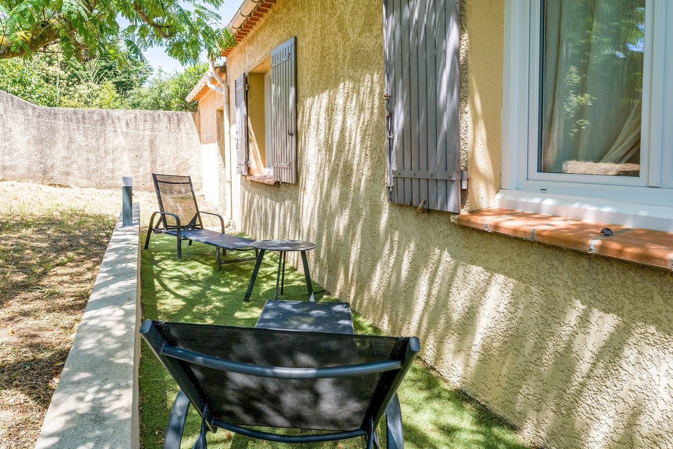 « Maison Santolina » avec terrasse privée, Wi-Fi et climatisation in Villeneuve-lès-Avignon, Région de Nîmes