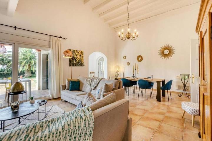 Location de vacances pour 8 personnes, avec terrasse et piscine à Peralada - 3