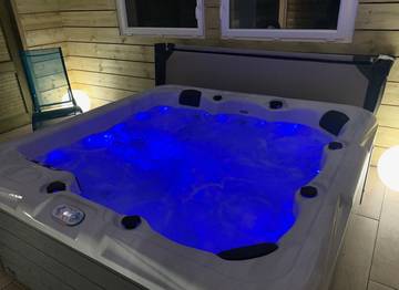 Gîte pour 8 personnes, avec terrasse ainsi que jacuzzi et jardin à Landéda