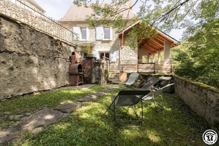 Gîte pour 9 personnes, avec Terrasse et Jardin à Saint-Aventin