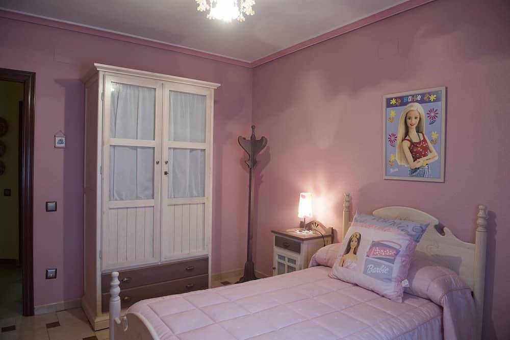 Entire apartment, Cultures And Colors In Almagro Wifi and private parking. Promotion to Companies in Almagro, Ciudad Real Province