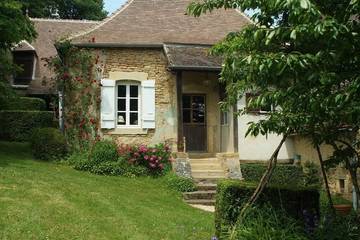 Location de vacances pour 8 personnes, avec jardin à Buxy