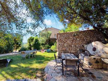 Gîte pour 2 personnes, avec vue et jardin à Peri