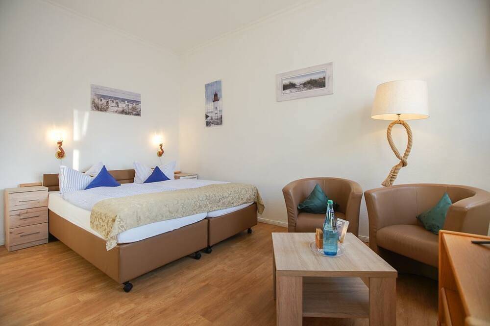 Double room-Deluxe-Private Bathroom-Courtyard view-Doppelzimmer de luexe in Borkum