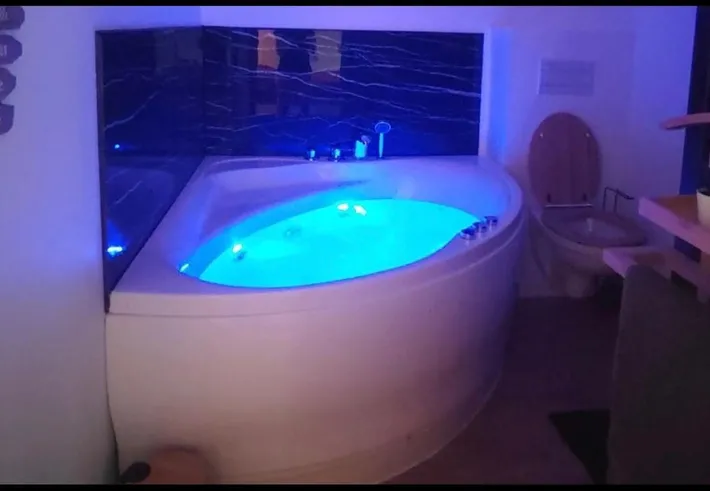 Apartamento de vacaciones para 4 personas, con jacuzzi y jardín - 1