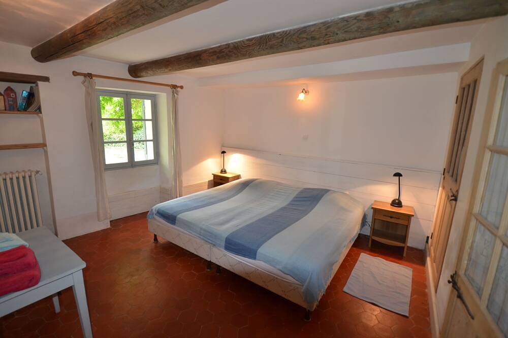 Appartement entier, Calme et Espace face au Mont Ventoux avec jardin et piscine privée. in Mazan, Parc naturel régional du Mont-Ventoux
