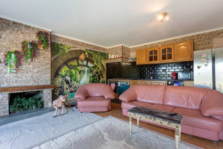 Casa de vacaciones 'Quinta Eva' con terraza privada, jardín privado y Wi-Fi in Santa Catarina, Leiria District