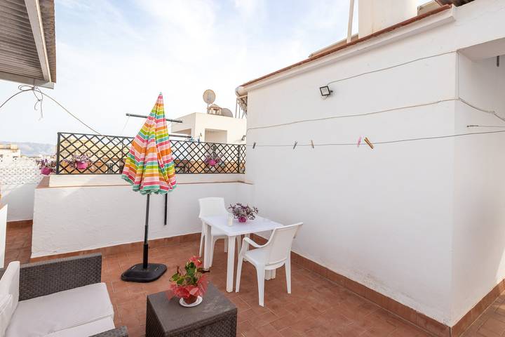 Ganze Wohnung, Ferienwohnung Nieves 2 mit Meerblick, Terrasse & Wlan in Nerja Centre, Nerja