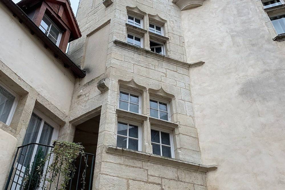 Appartement entier, La Tour Vue unique Ancien Hôtel particulier in Dole, Jura