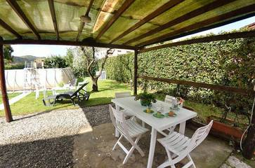 Holiday Home for 6 People in Lucca, Colline Lucchesi, Photo 2