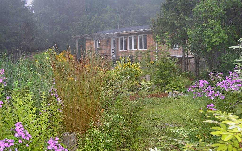 Chalet Sean, peaceful retreat on beautiful mountain brook and walk to river.. in Quebec