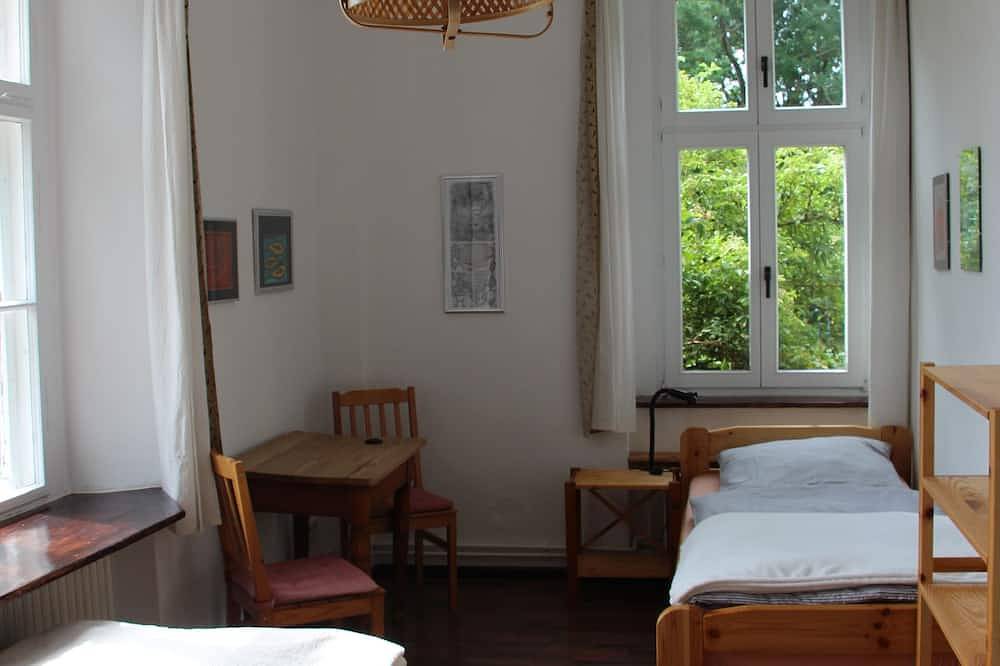 Ganze Wohnung, Hundertjähriges Haus neben noch älterer Eiche mitten im Feld in Letschin, Märkische Schweiz-Oderland