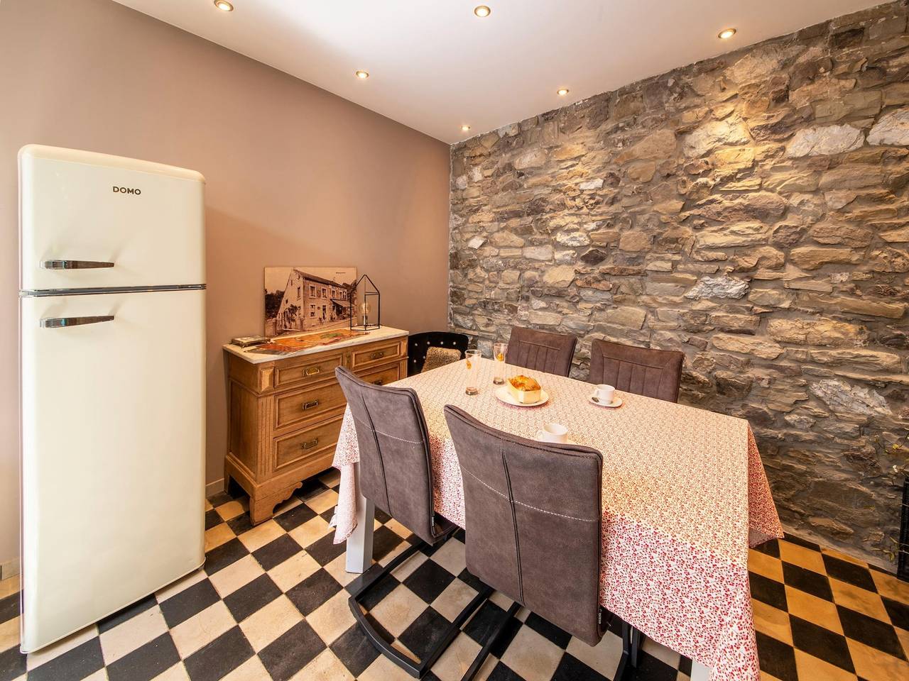 Charming Holiday Home with Veranda, Terrace,Garden Furniture in Tilff, Esneux