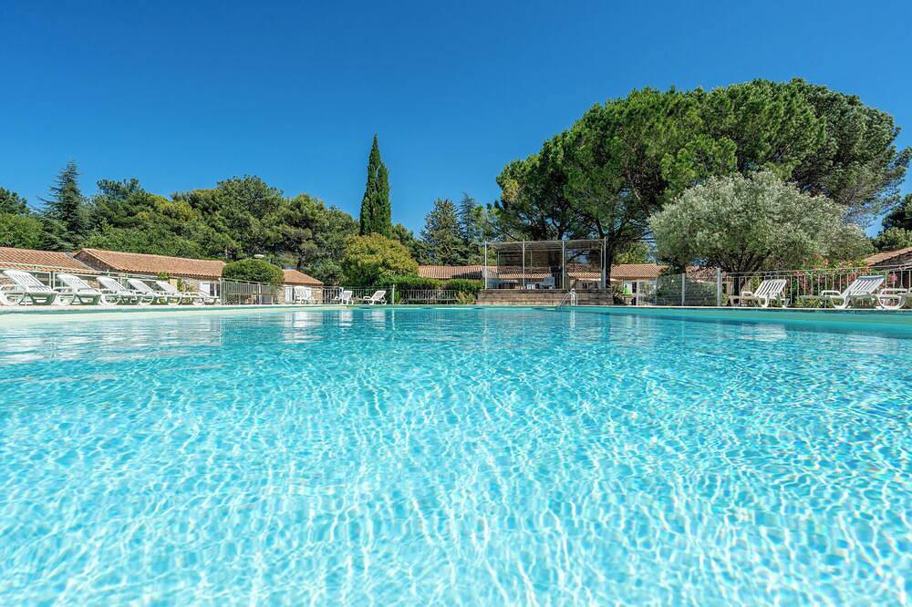 Ganze Wohnung, Stone mas in residence with pool in La Roque-sur-Pernes, Vaucluse