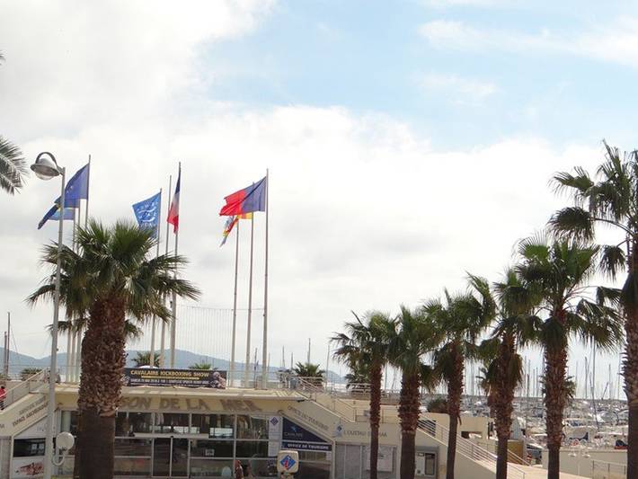 Gîte pour 4 personnes, avec Balcon dans Office De Tourisme Cavalaire