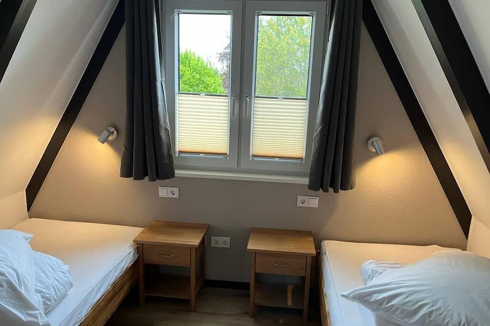 Modernes und sehr komfortables Nurdachhaus im Ferienpark Fedderwardersiel. in Fedderwardersiel, Butjadingen