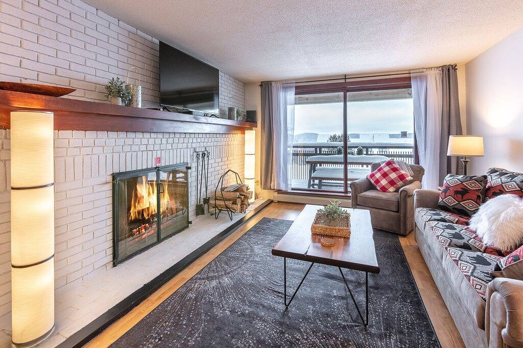 Ganze Wohnung, Ski On-Ski Off Aktualisiert Condo mit Echtholzkamin und Kingsize-Bett - Killington in Killington, Rutland County