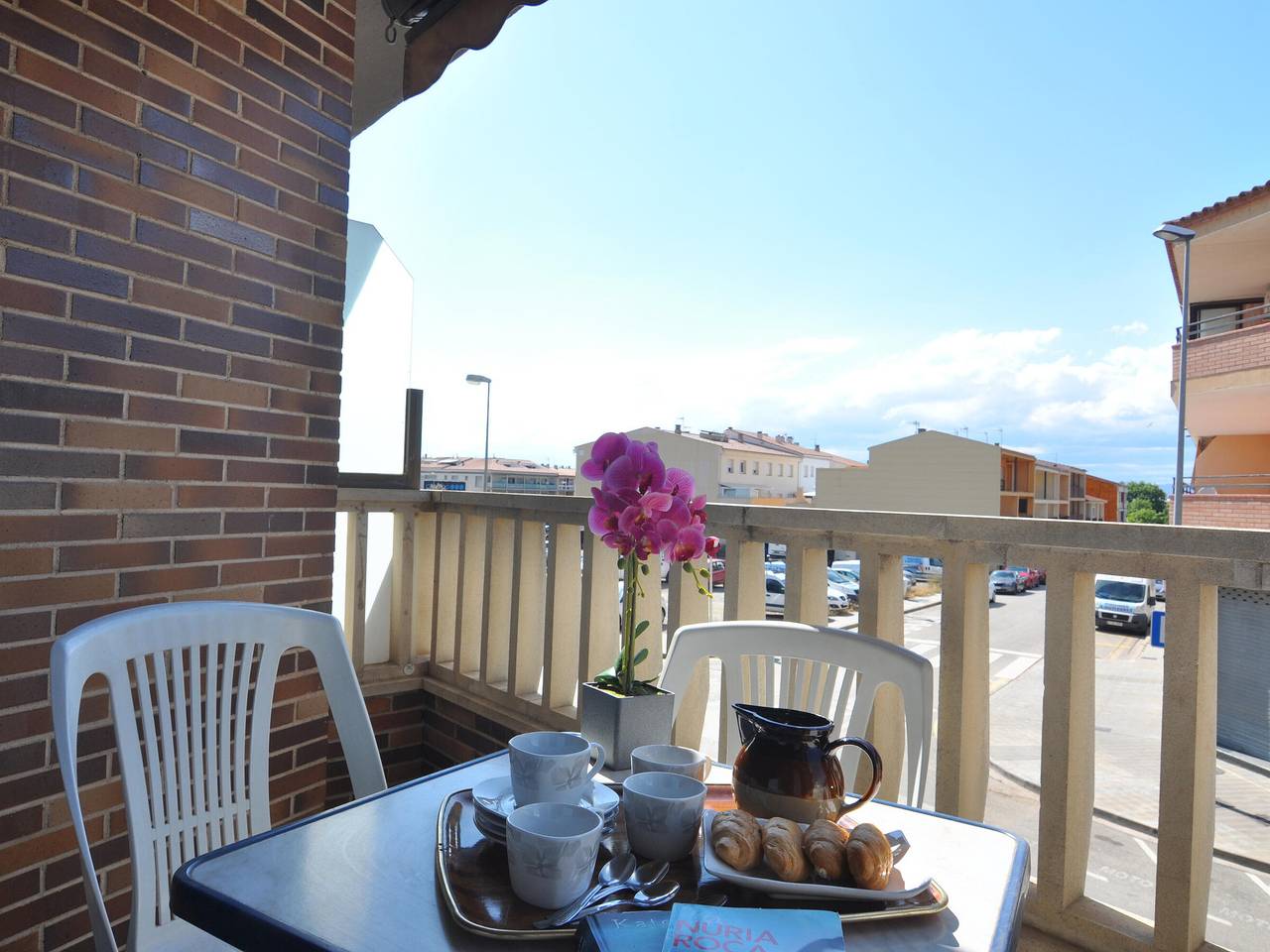 Ganze Wohnung, Moderne Ferienwohnung in Roses: 2 Schlafzimmer, Pool, Terrasse, 700m zum Strand in Roses, Oberampurien