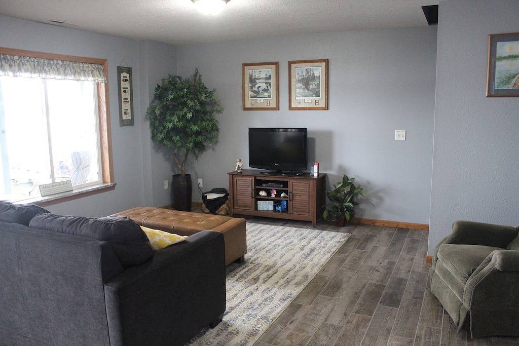 Lake Front Einheit, 6 Personen, ideal für Familien, Basteln oder Angeln - untere Ebene in Le Sueur County