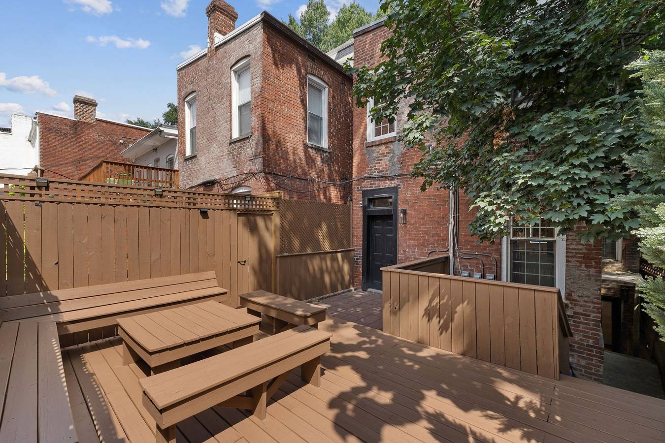 Apartamento entero, Historic Dc Gem  Spacious Rowhouse Private Patio  in Washington D.C., District of Columbia