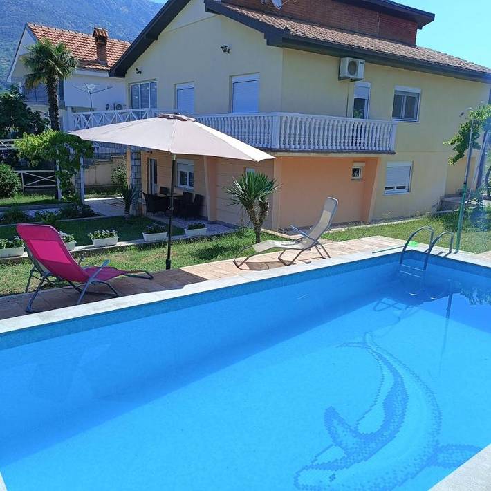 Villa für 11 Personen, mit Pool und Garten sowie Ausblick in Montenegro