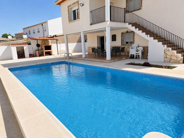 Casa de vacaciones para 14 personas, con vistas además de jardín y piscina en Provincia de Cuenca