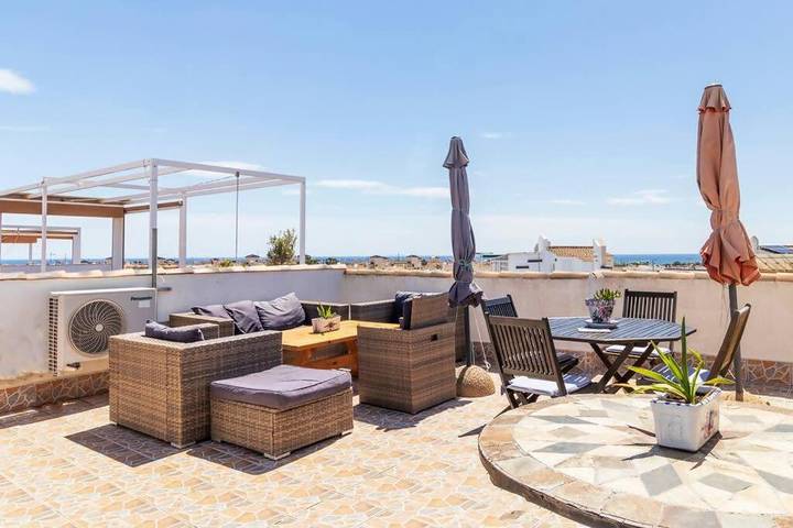 Apartamento para 4 personas, con Balcón y Terraza además de Piscina y Vistas en La Florida