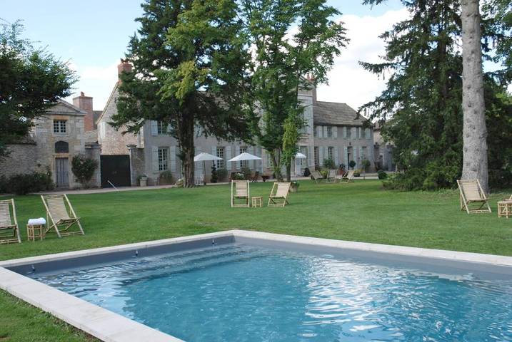 Chambre d’hôte pour 2 personnes, avec jardin ainsi que piscine et vue, animaux acceptés en Bourgogne - 2