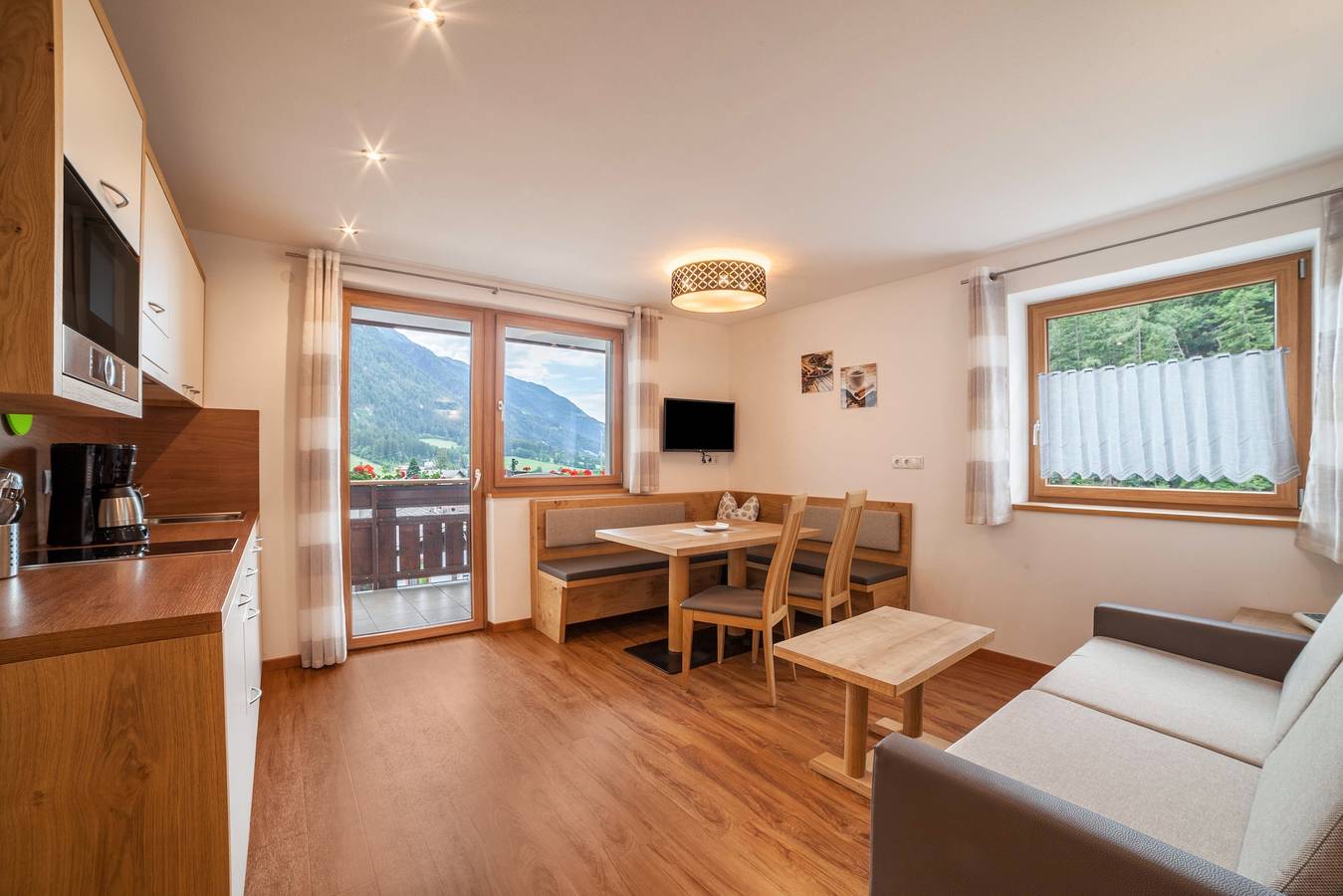Ganze Wohnung, Ferienwohnung "Hahndl" mit Bergblick, Wlan, Garten & Balkon in Stubaier Alpen, St. Leonhard in Passeier