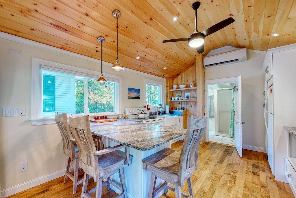 Dog-friendly home with kitchenette - walk to the beach & dining in Ogunquit, York County