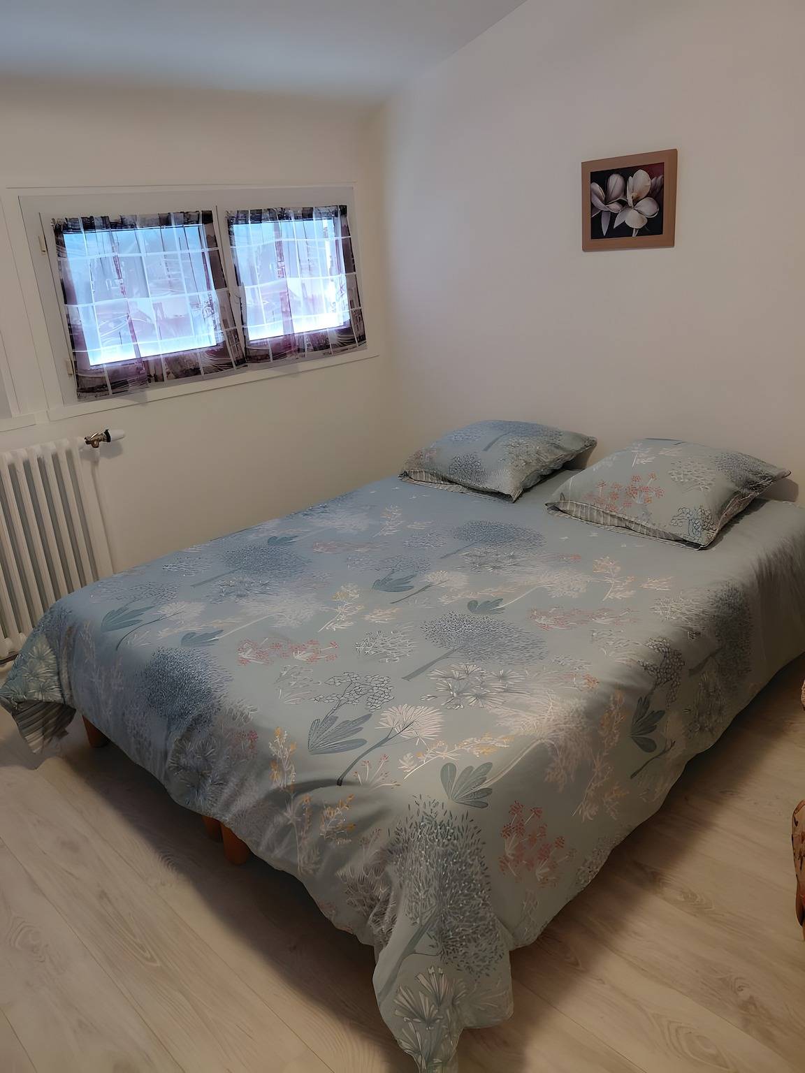 Bed and Breakfast 'Chez Serge' with Wi-Fi, Air Conditioning and Parking, Steps from Le Mans in Arnage, Sarthe