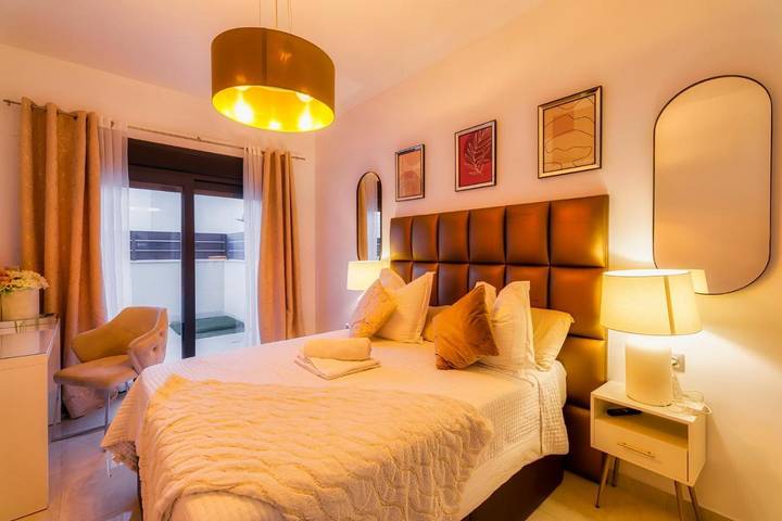 Location de vacances pour 6 personnes, avec vue ainsi que jardin et piscine dans Formentera De Segura - 4