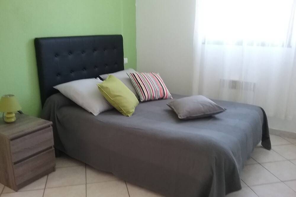 Appartement entier, Appartement rénové de 35m2 entre Bastia et Porto-Vecchio in Prunelli-di-Fiumorbo, Parc naturel régional de Corse