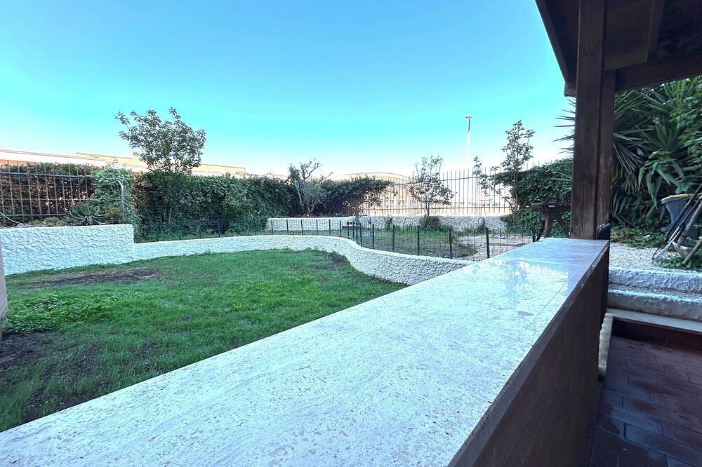 Ganze Wohnung, Airport and Fiera di Roma's Apartment with garden in Fiumicino, Rom Provinz