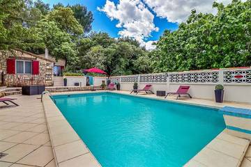Gîte pour 4 personnes, avec terrasse et jardin à Comps