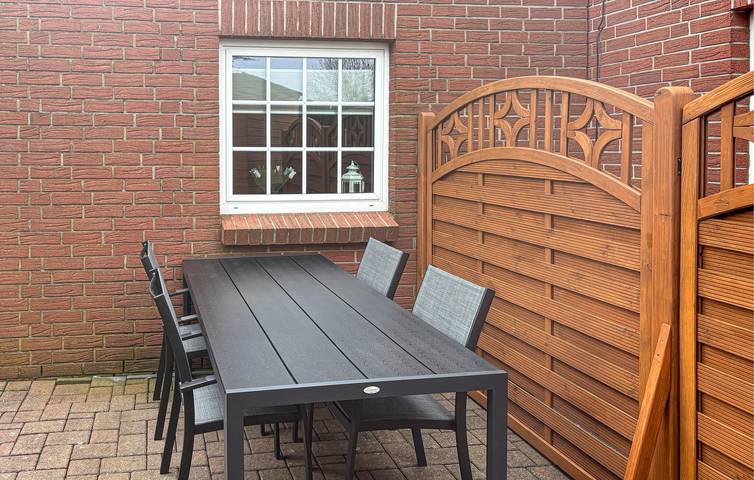 Modernes Apartment mit Terrasse, Parkplatz und Internet in Strandnähe in Waren (Müritz), Müritz