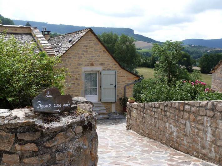 Chambre d’hôte pour 2 personnes, avec terrasse ainsi que vue et jardin dans Saint-Bonnet-de-Chirac