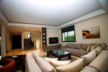 Villa pour 16 personnes, avec piscine et terrasse ainsi que jardin et sauna, animaux acceptés à Casablanca