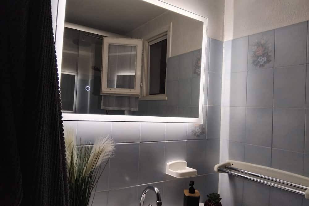 Ganze Wohnung, Gite with 2 bedrooms and fully equipped kitchen, with Jacuzzi in a very calm atmosphere in Saint-Amand-Montrond